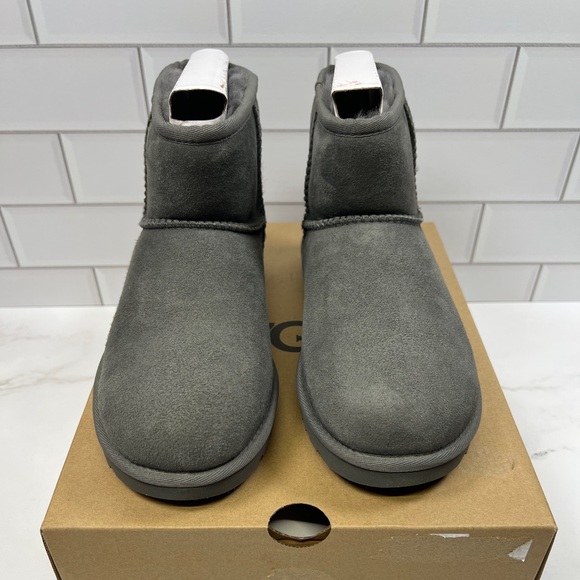 UGG Uggs Austrailia Gray Suede Classic II 2 Mini Boots Boot Cozy Fur - Picture 2 of 6